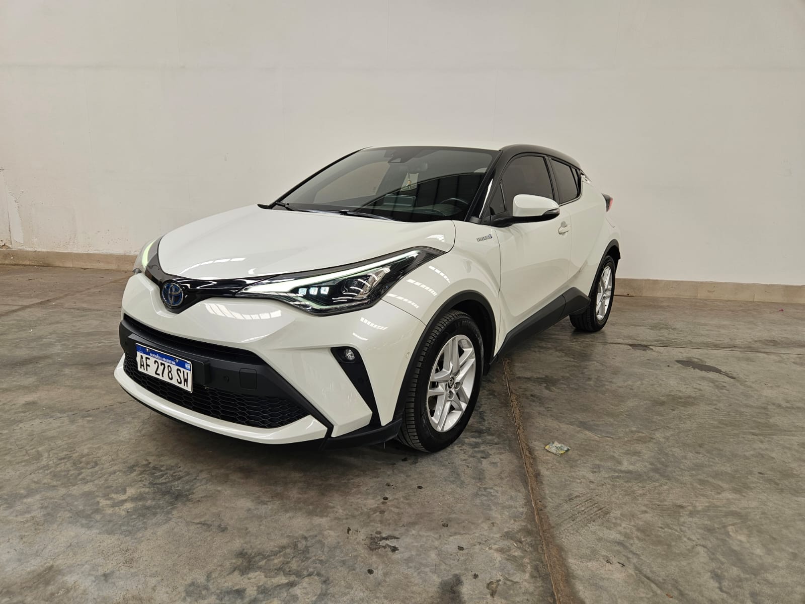 TOYOTA C-HR HV 1.8 ECVT