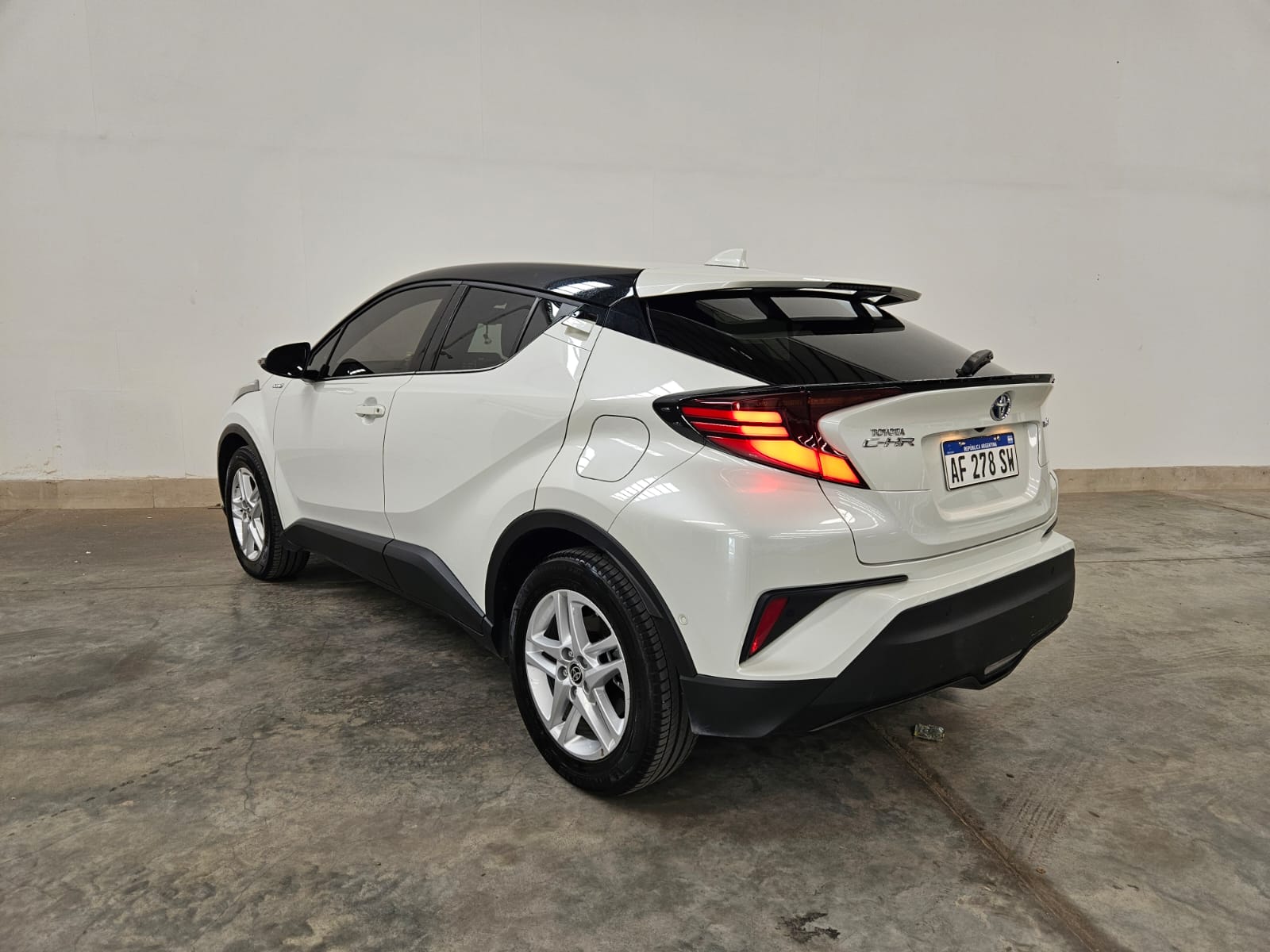 TOYOTA C-HR HV 1.8 ECVT