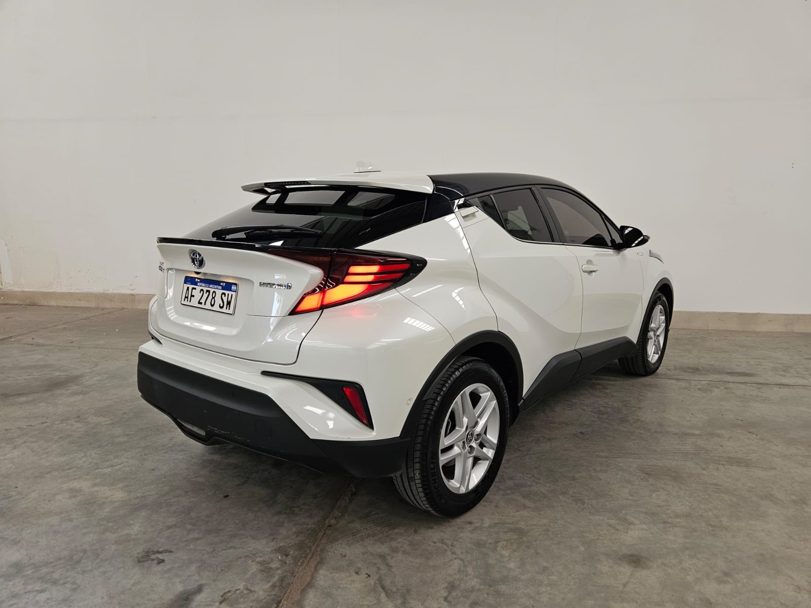 TOYOTA C-HR HV 1.8 ECVT
