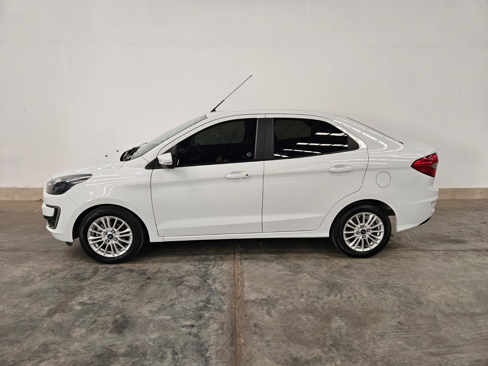 FORD KA SEL 1.5L AT - 4P