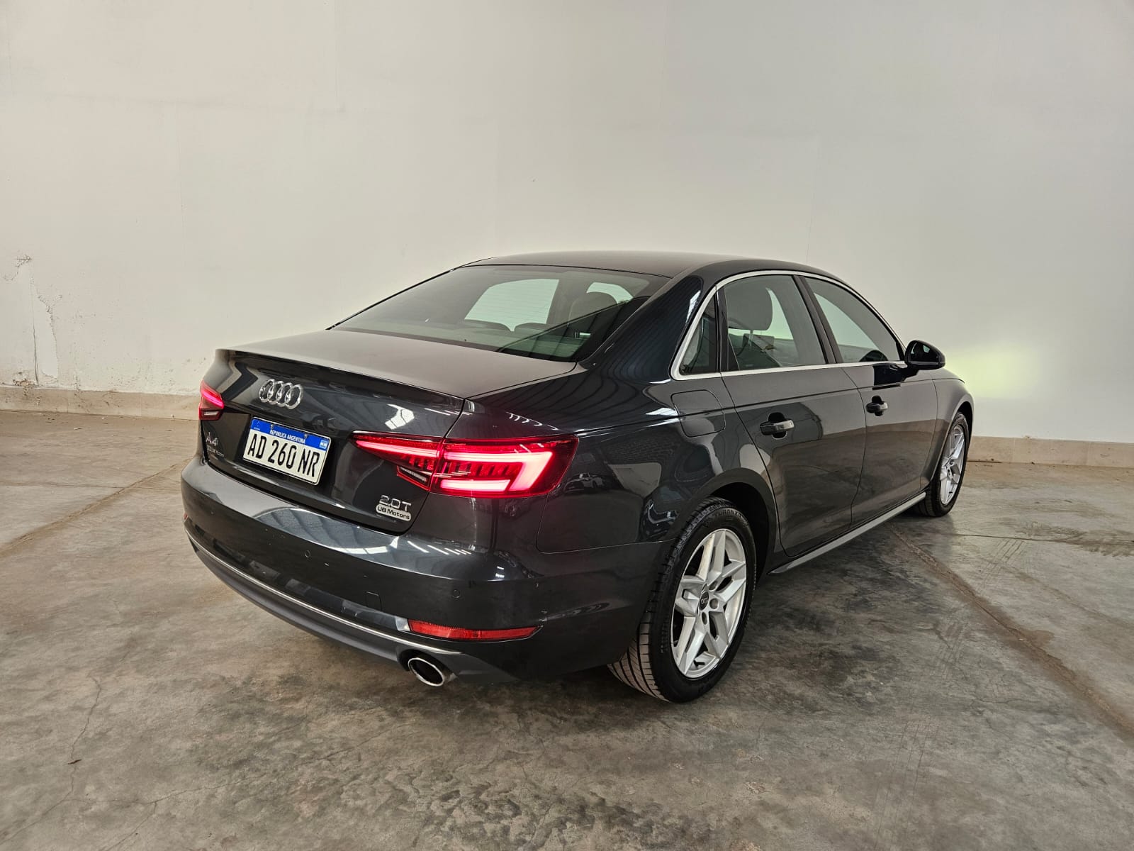 AUDI A4 2.0T FSI