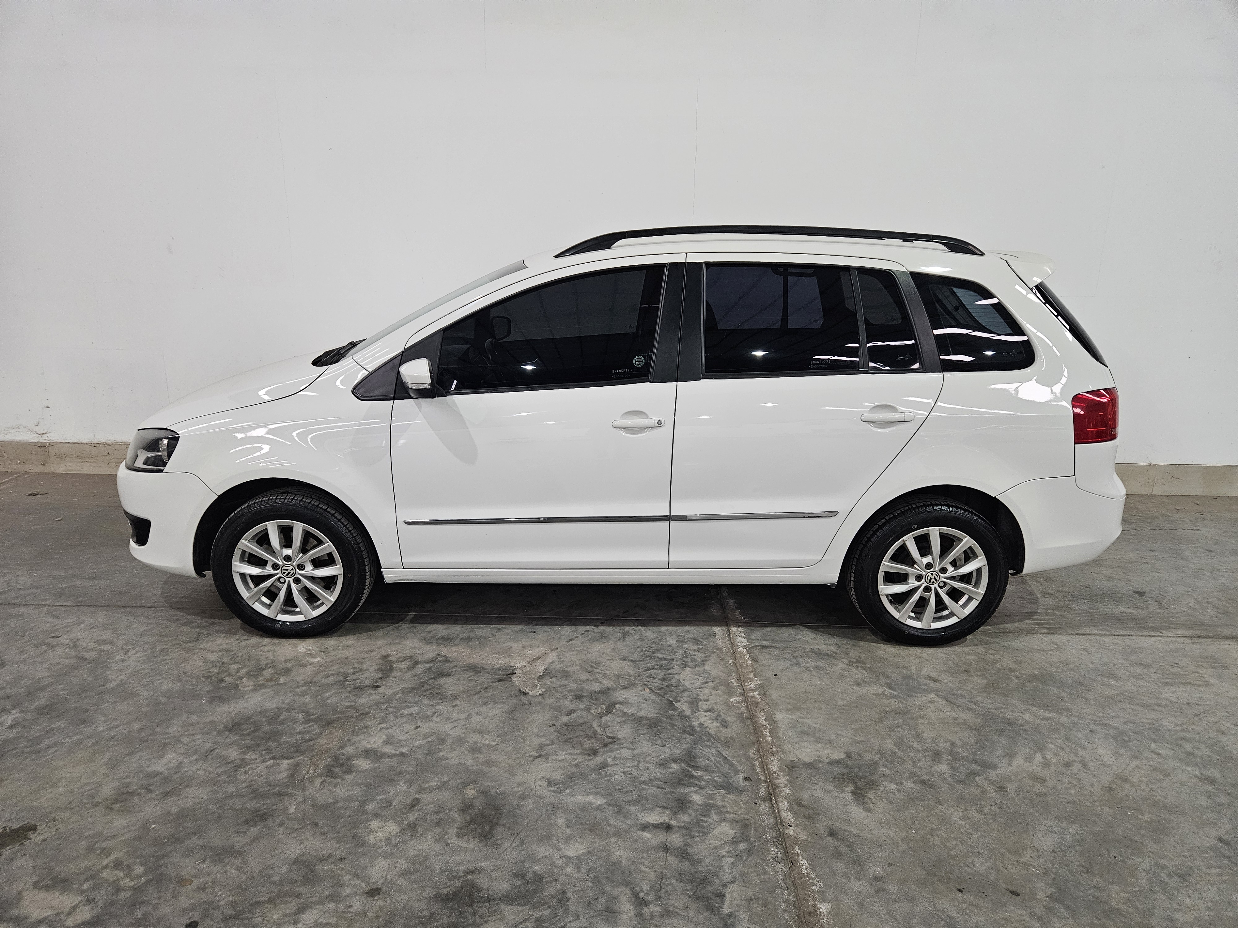VOLKSWAGEN SURAN 1.6L HIGHLINE