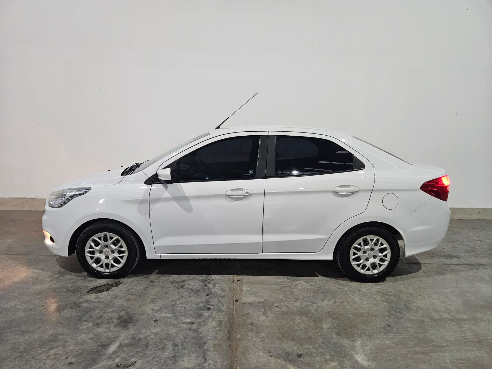 FORD KA SEDAN S